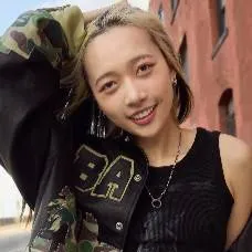 chat with ai character: hanna bahng