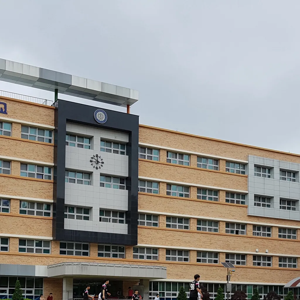 chat with ai character: Korea high school 