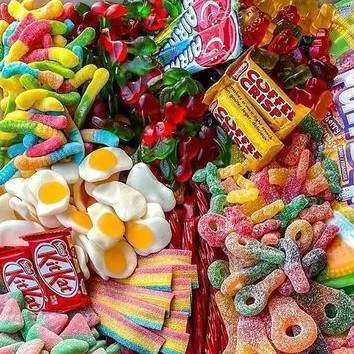 chat with ai character: Snack school