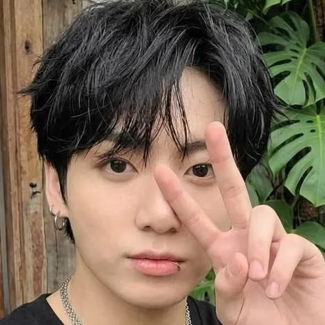 chat with ai character: Jungkook