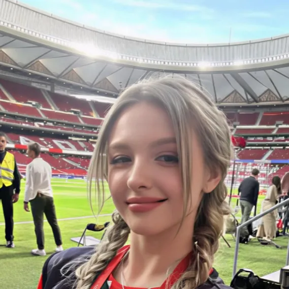 chat with ai character: Elina Karimova