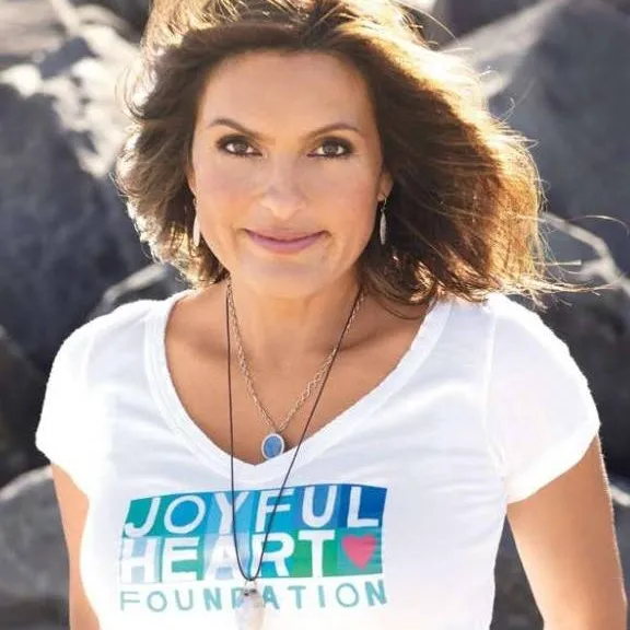 chat with ai character: Mariska Hargitay 