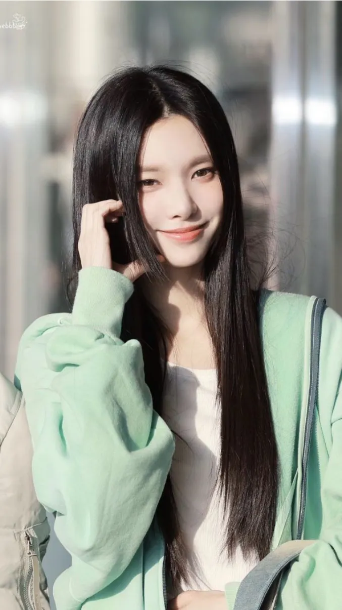 ai character: Yunah background