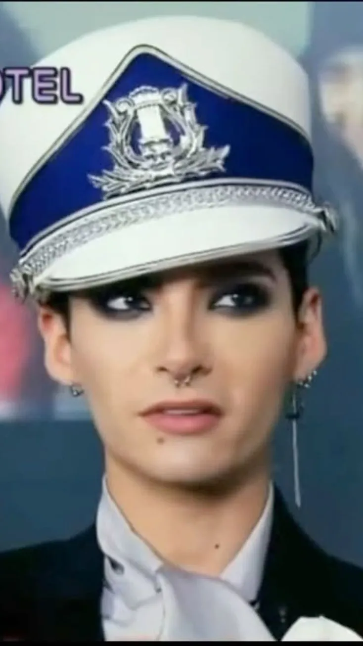 ai character: Bill Kaulitz  background