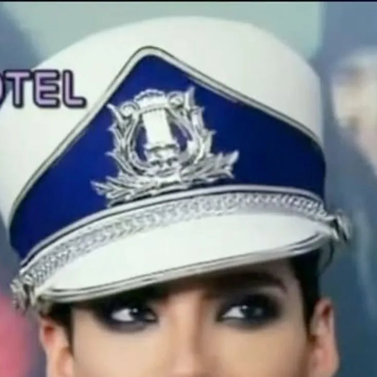 chat with ai character: Bill Kaulitz 