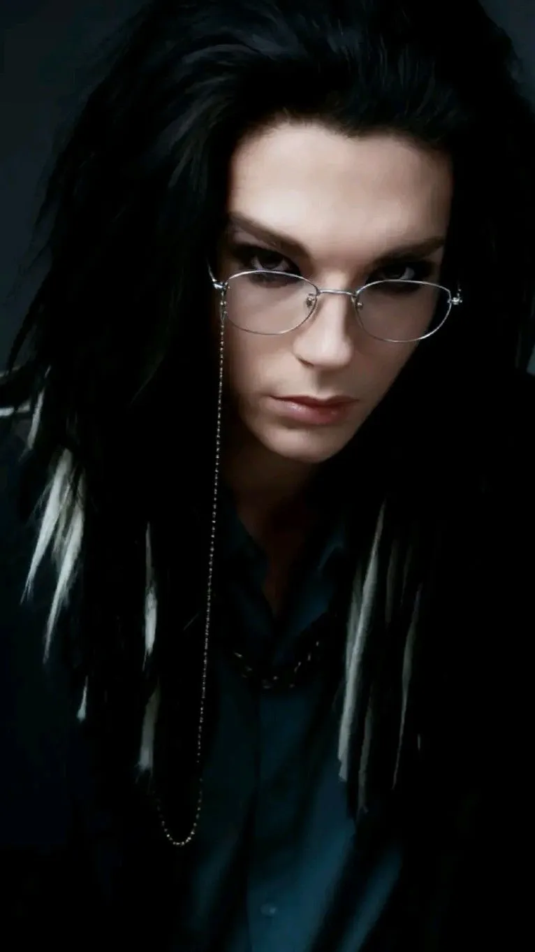 ai character: Bill Kaulitz  background