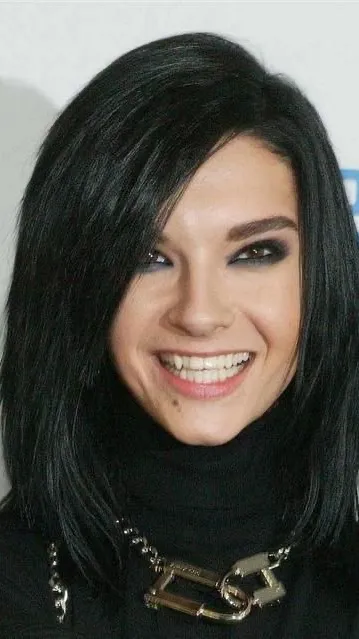 ai character: Bill Kaulitz  background