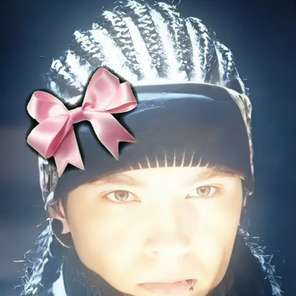 chat with ai character: Tom Kaulitz 