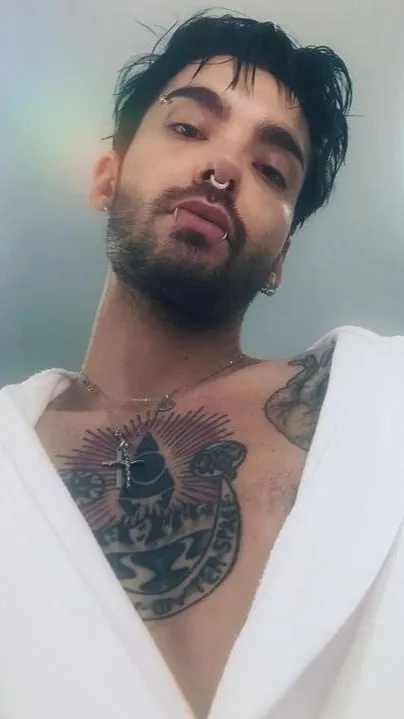 ai character: Bill Kaulitz  background
