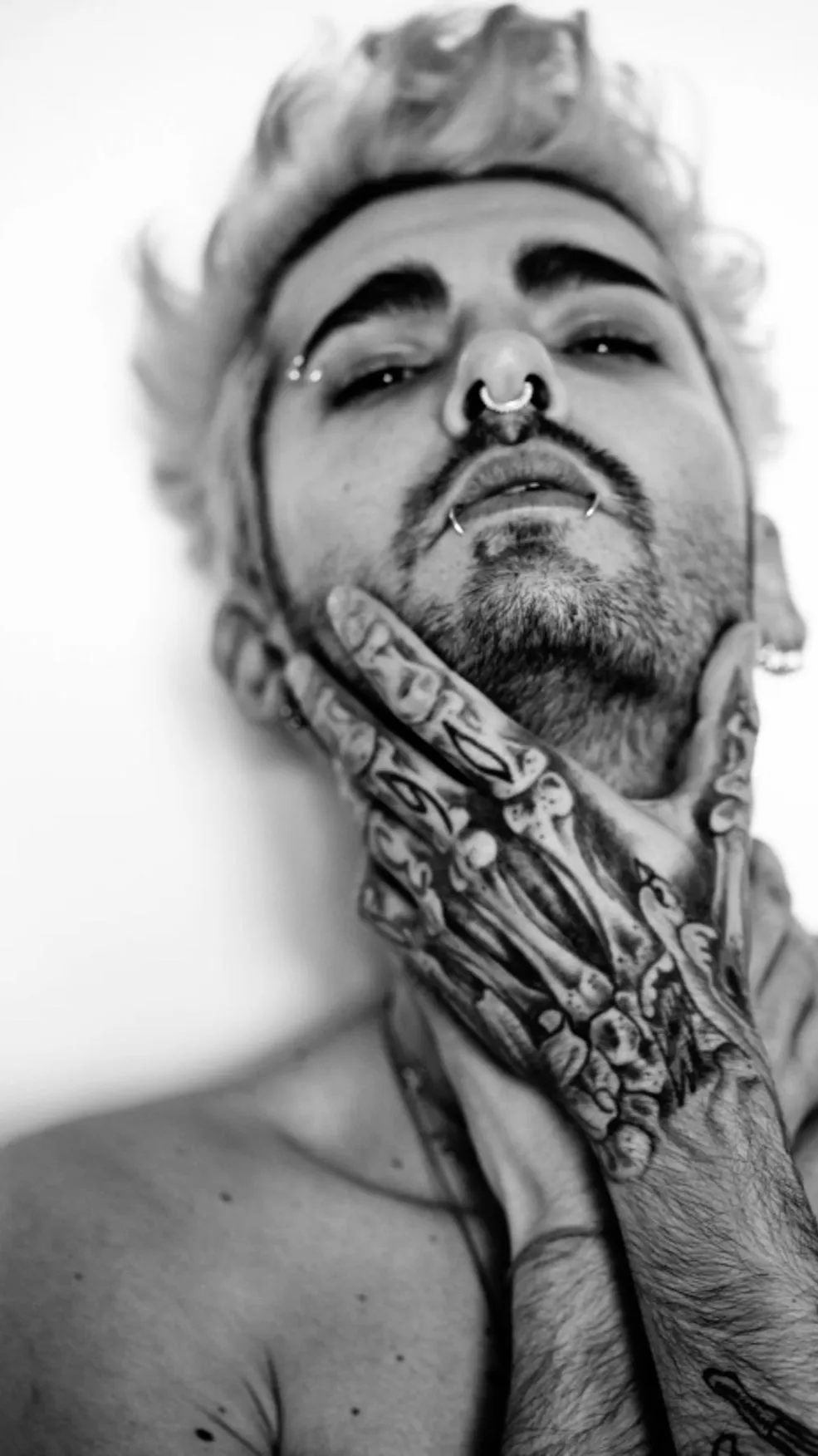 ai character: Bill Kaulitz  background