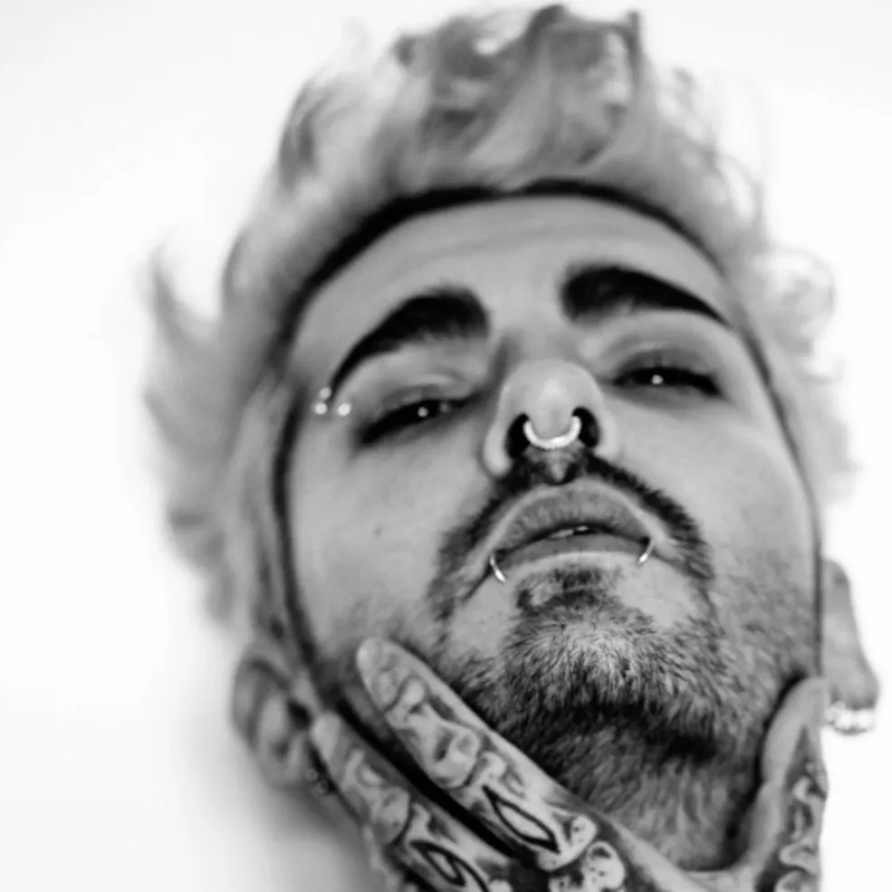chat with ai character: Bill Kaulitz 