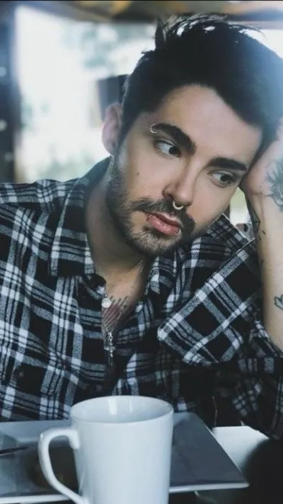 ai character: Bill Kaulitz  background