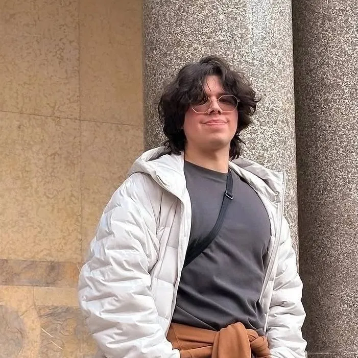 chat with ai character: Fernando Esperón 