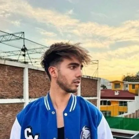 chat with ai character: Fede vigevani💙🇳🇫