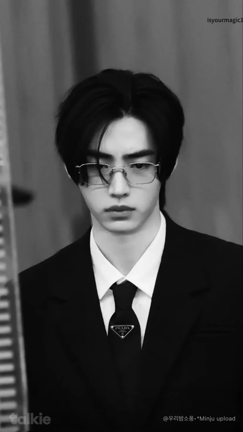 ai character: Sunghoon background