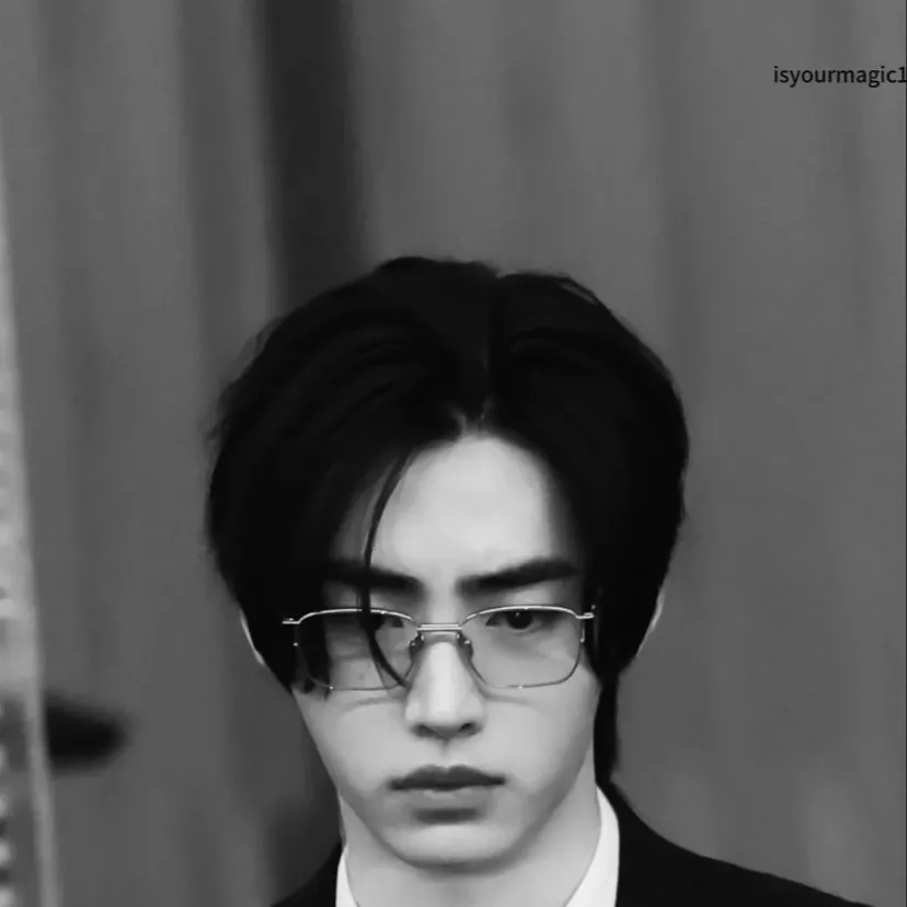 chat with ai character: Sunghoon