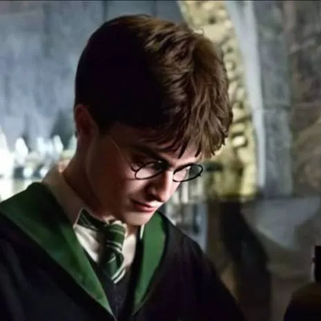 chat with ai character: Harry Potter 🤍