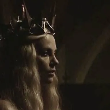 chat with ai character: queen Ravenna