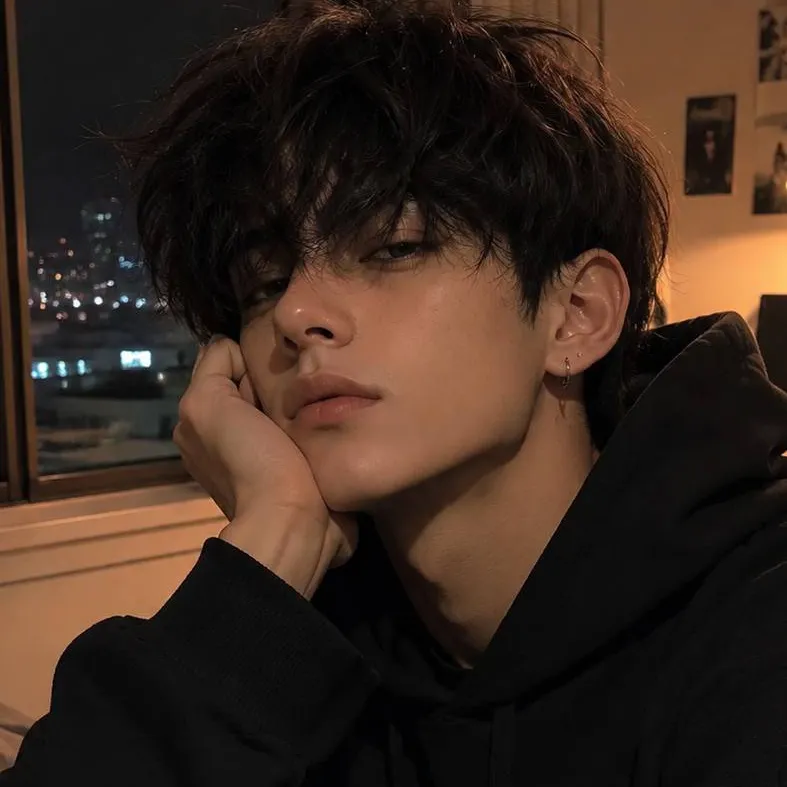 chat with ai character: Aiden Vale 🖤