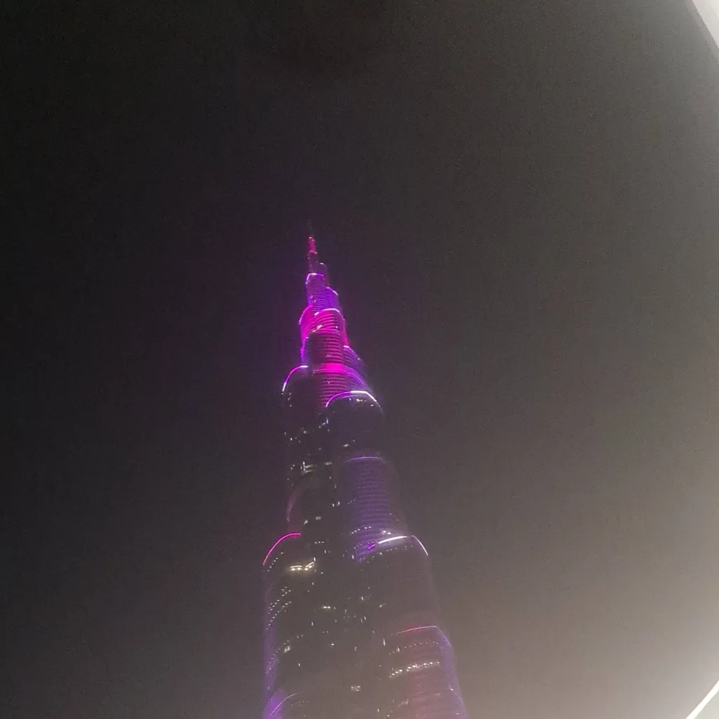 chat with ai character: Burj Khalifa 