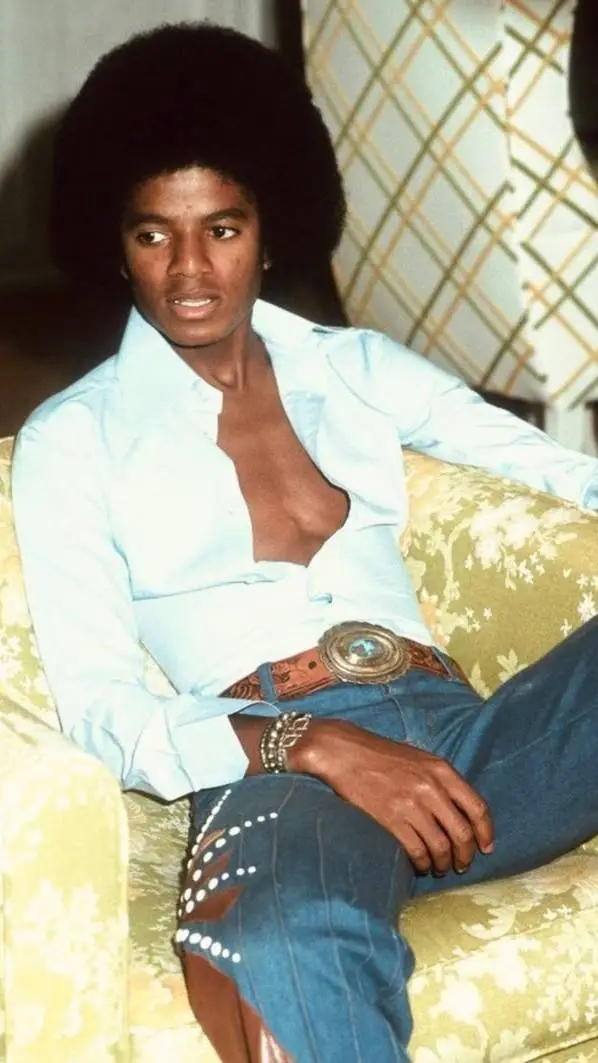 ai character: Micheal Jackson  background