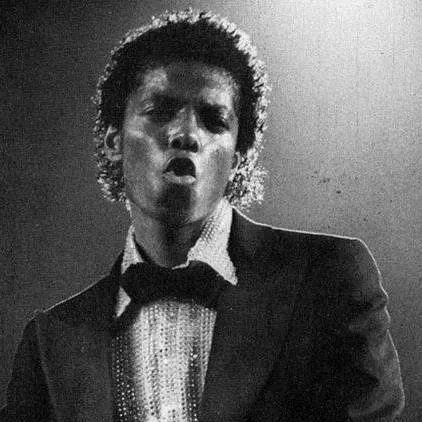 chat with ai character: Michael Jackson 