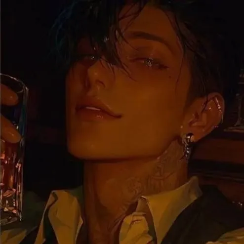 chat with ai character: 🖤💋Noah💋🖤