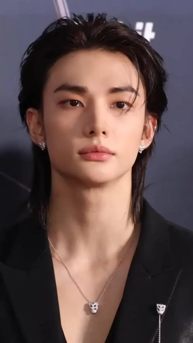 Talkie AI - Chat with Hwang Hyunjin 