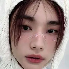chat with ai character: Hyunjin 