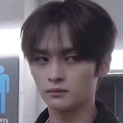 chat with ai character: family 
