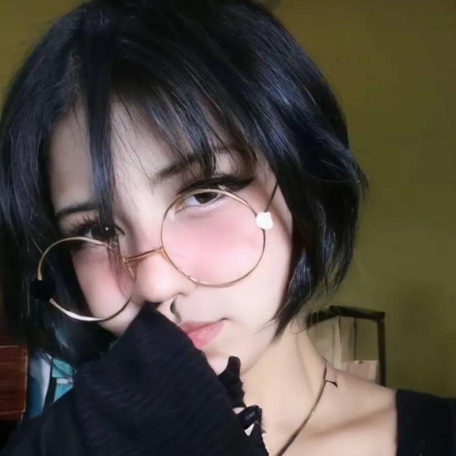 chat with ai character: tu novia 