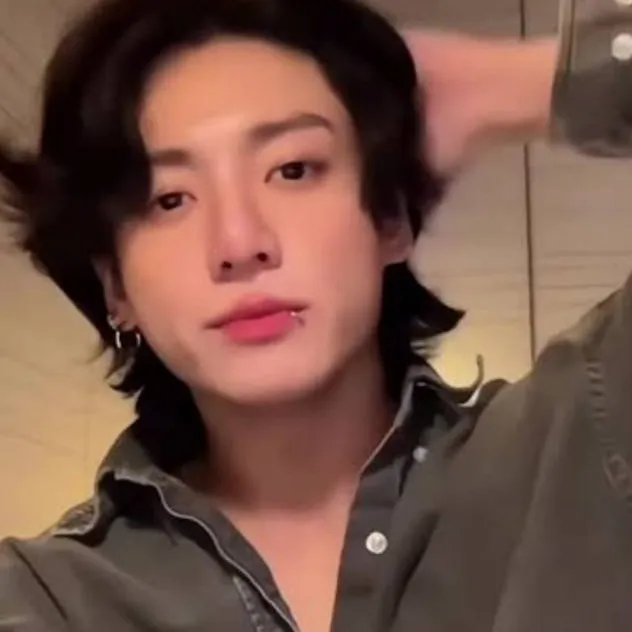 chat with ai character: Jungkook 🌺
