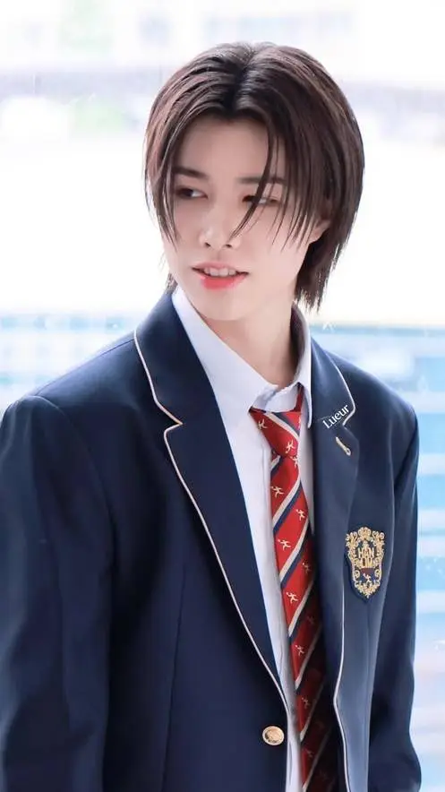 ai character: Louis background