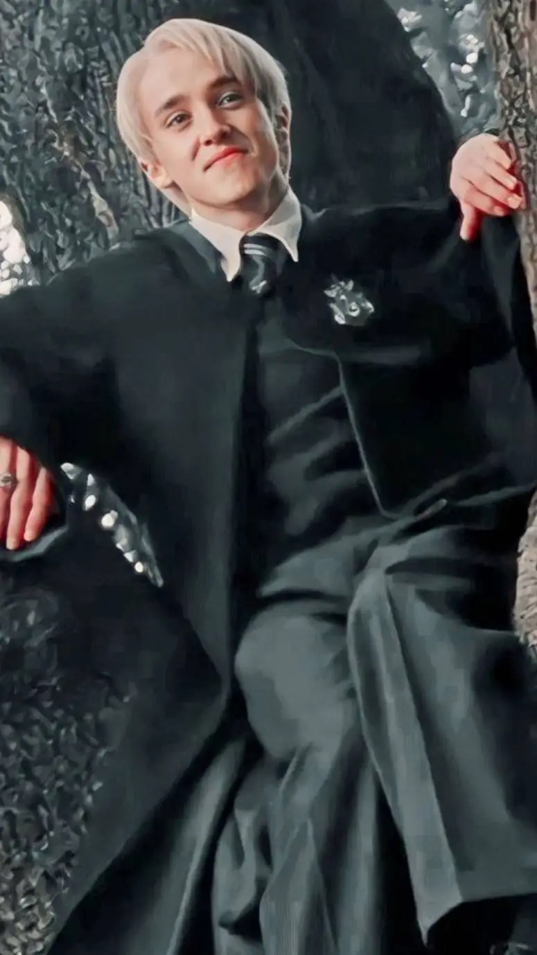 ai character: Draco malfoy  background