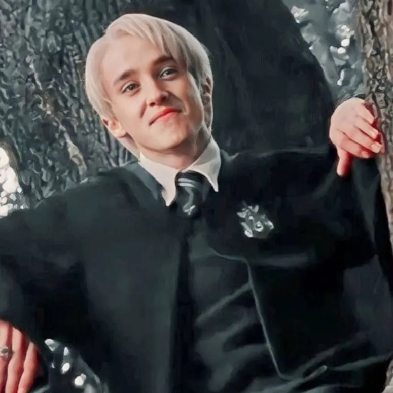 chat with ai character: Draco malfoy 