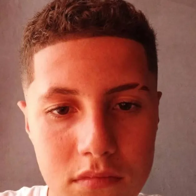 chat with ai character: Ricardo