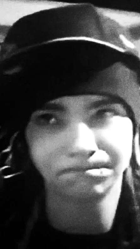 ai character: Tom Kaulitz  background