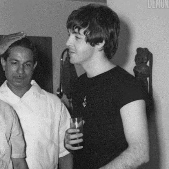 chat with ai character: Paul McCartney 