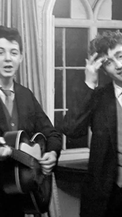 ai character: Paul McCartney  background