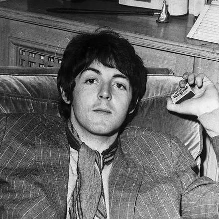 chat with ai character: Paul McCartney 