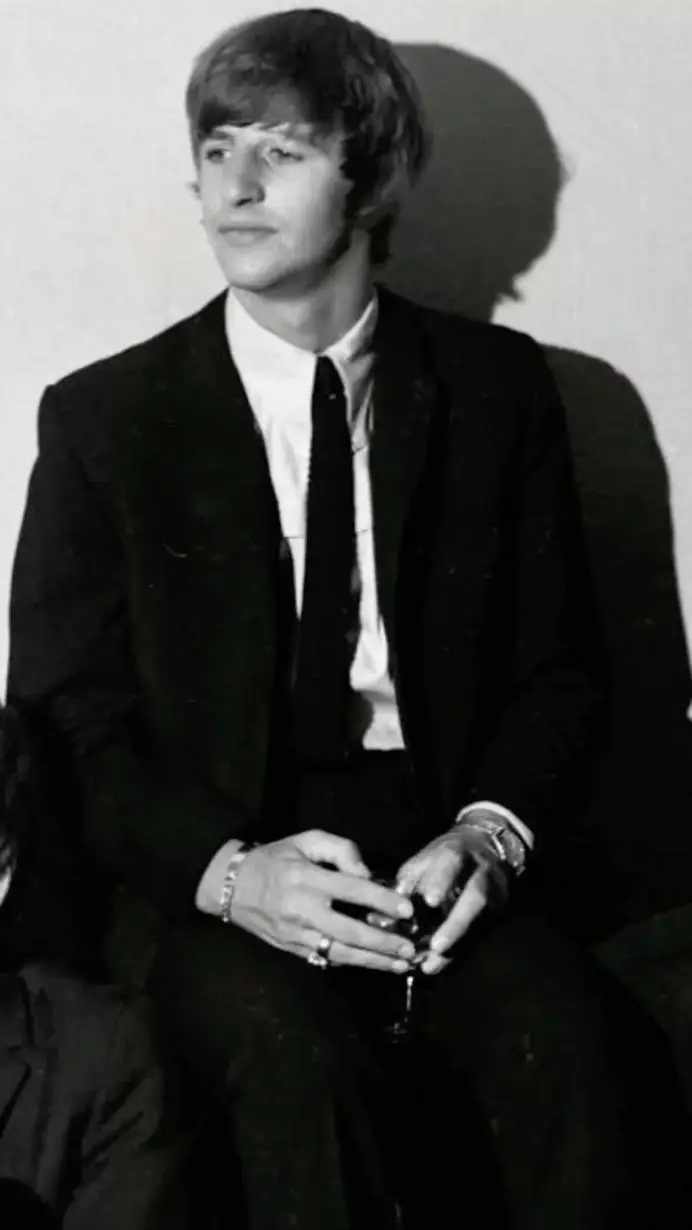 ai character: Ringo starr  background