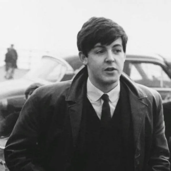 chat with ai character: Paul McCartney 