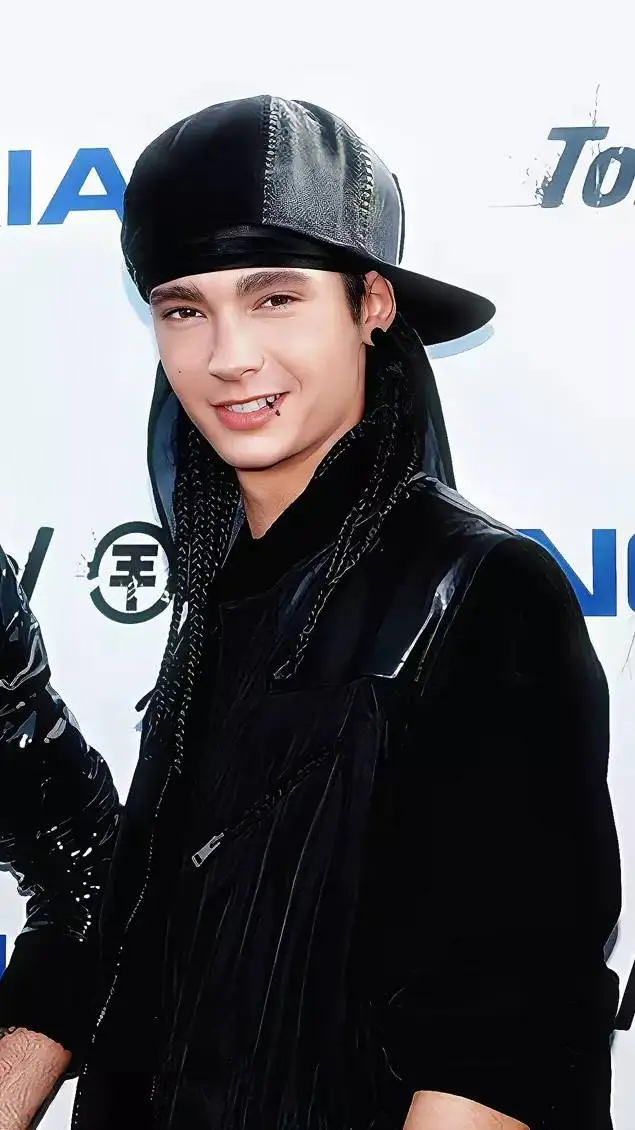 ai character: tom kaulitz  background