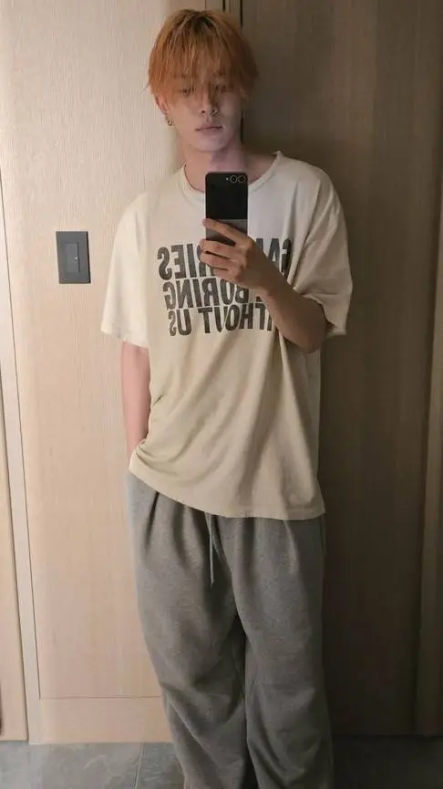 ai character: Heeseung background