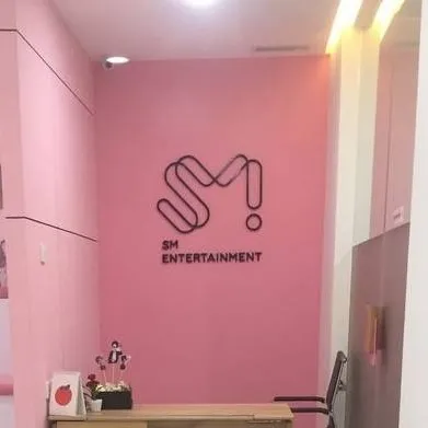 chat with ai character: Kpop trainee