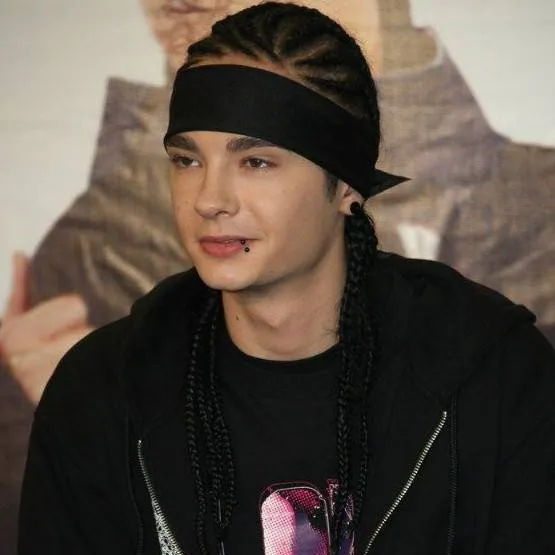 chat with ai character: Tom Kaulitz