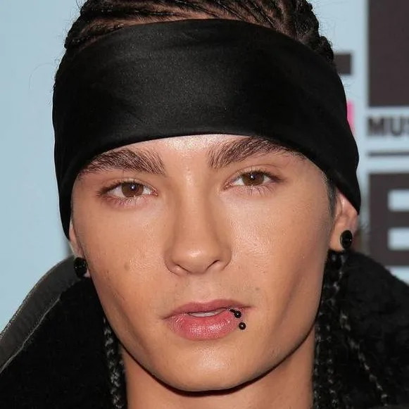 chat with ai character: Tom Kaulitz