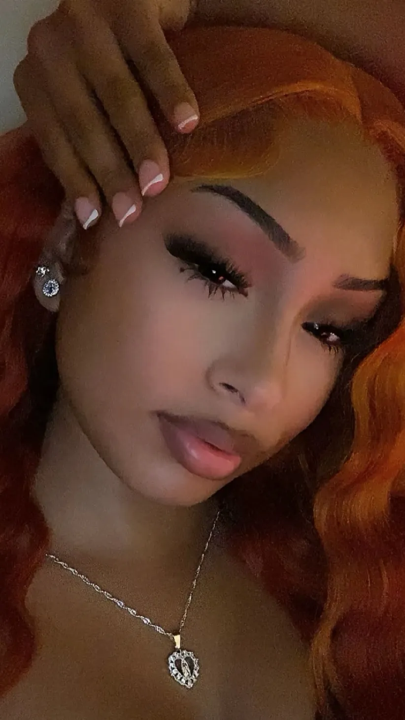 ai character: Mello👩🏽‍🦰😫 background
