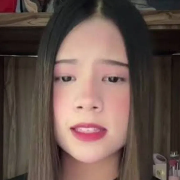 chat with ai character: mi novio es de 66