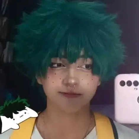 chat with ai character: Deku-Vilao_💋🎀
